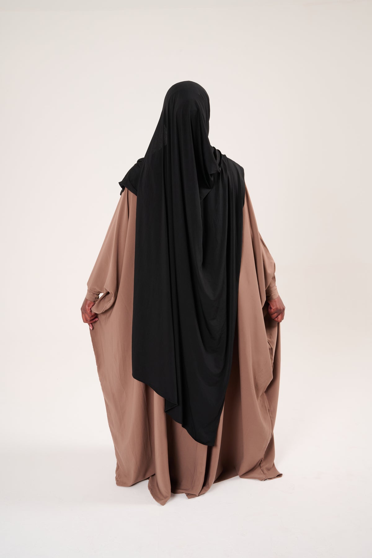 L'Abaya Madjigui : la pièce signature de la marque.