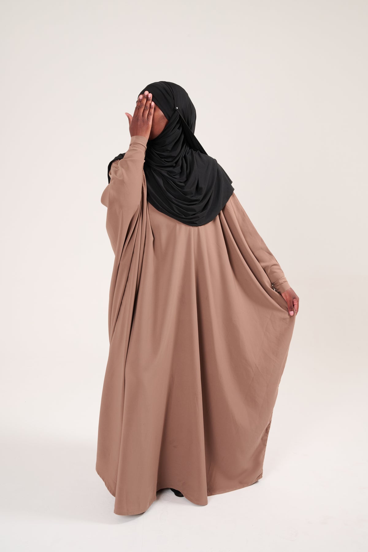 L'Abaya Madjigui : la pièce signature de la marque.