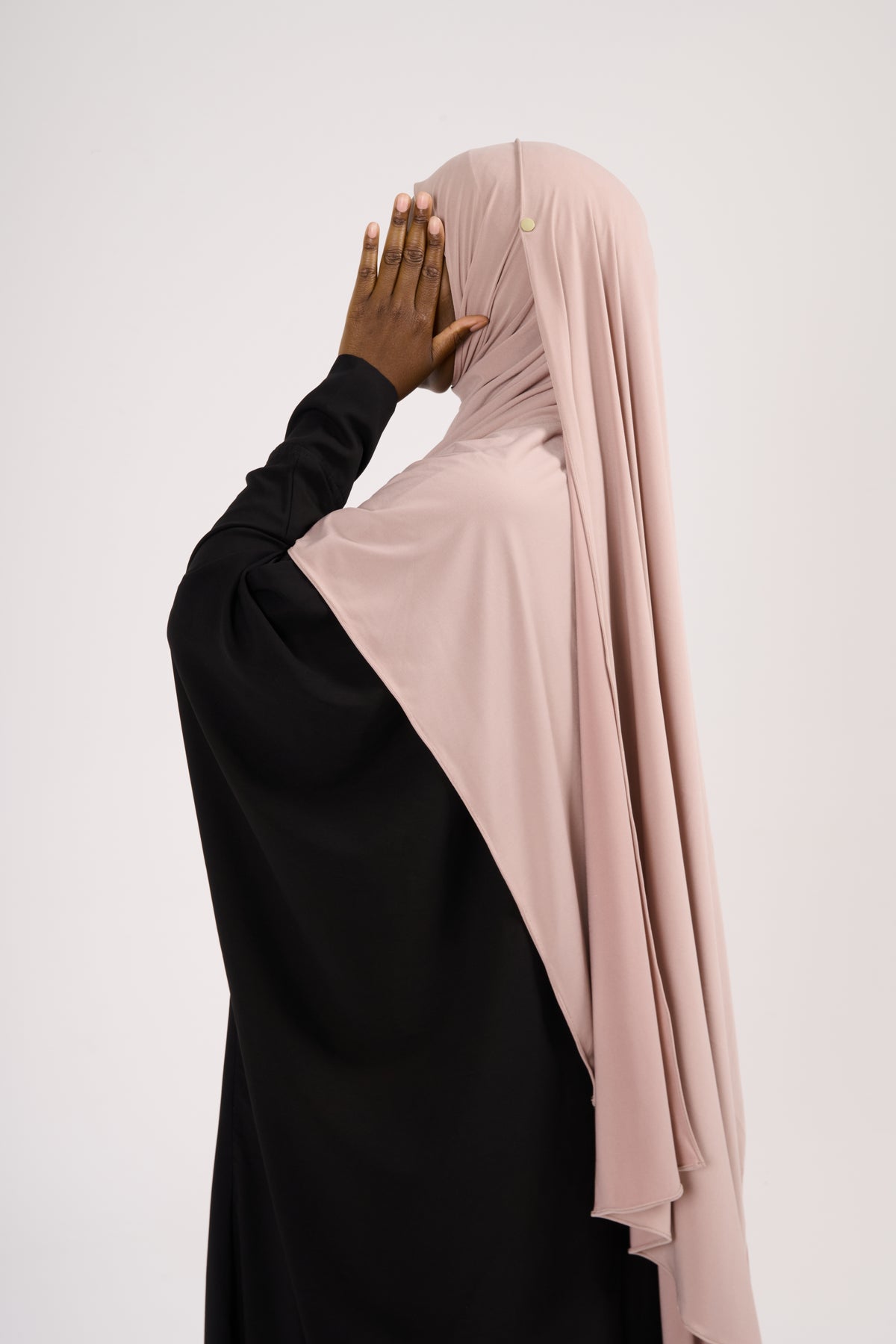 Hijab Kodoré en tissu jersey à clips : la référence des hijabs pratiques.