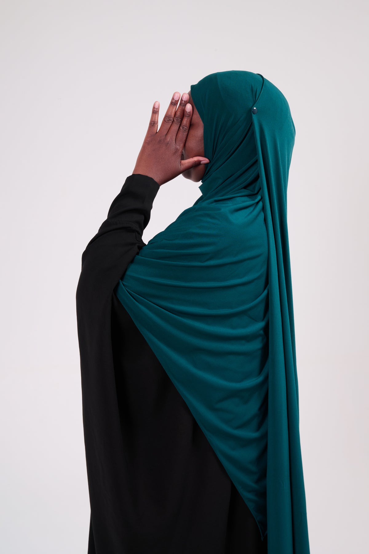 Hijab Kodoré en tissu jersey à clips : la référence des hijabs pratiques.