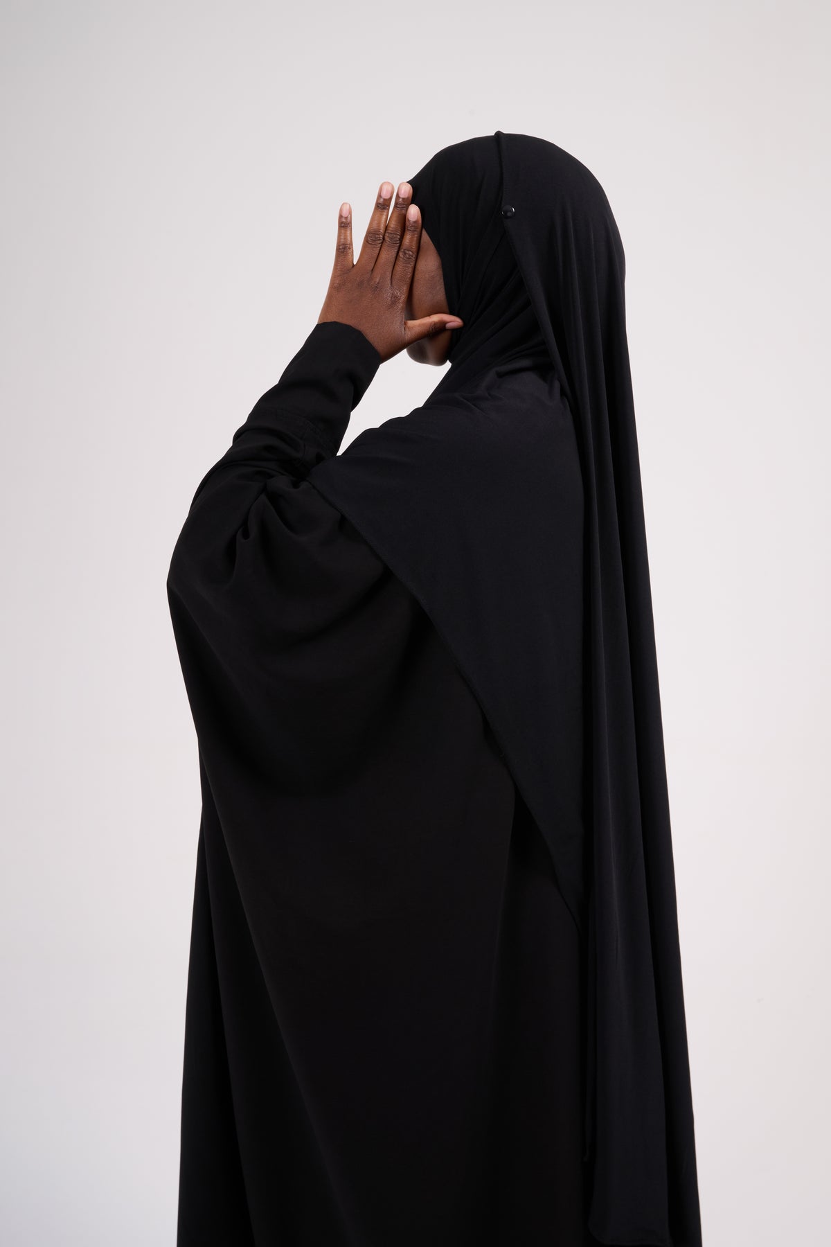 Hijab Kodoré en tissu jersey à clips : la référence des hijabs pratiques.