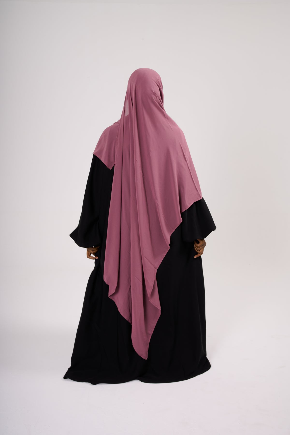 Hijab Hajar à clips mousseline saoudienne : le hijab que toutes nos clientes redemandent.