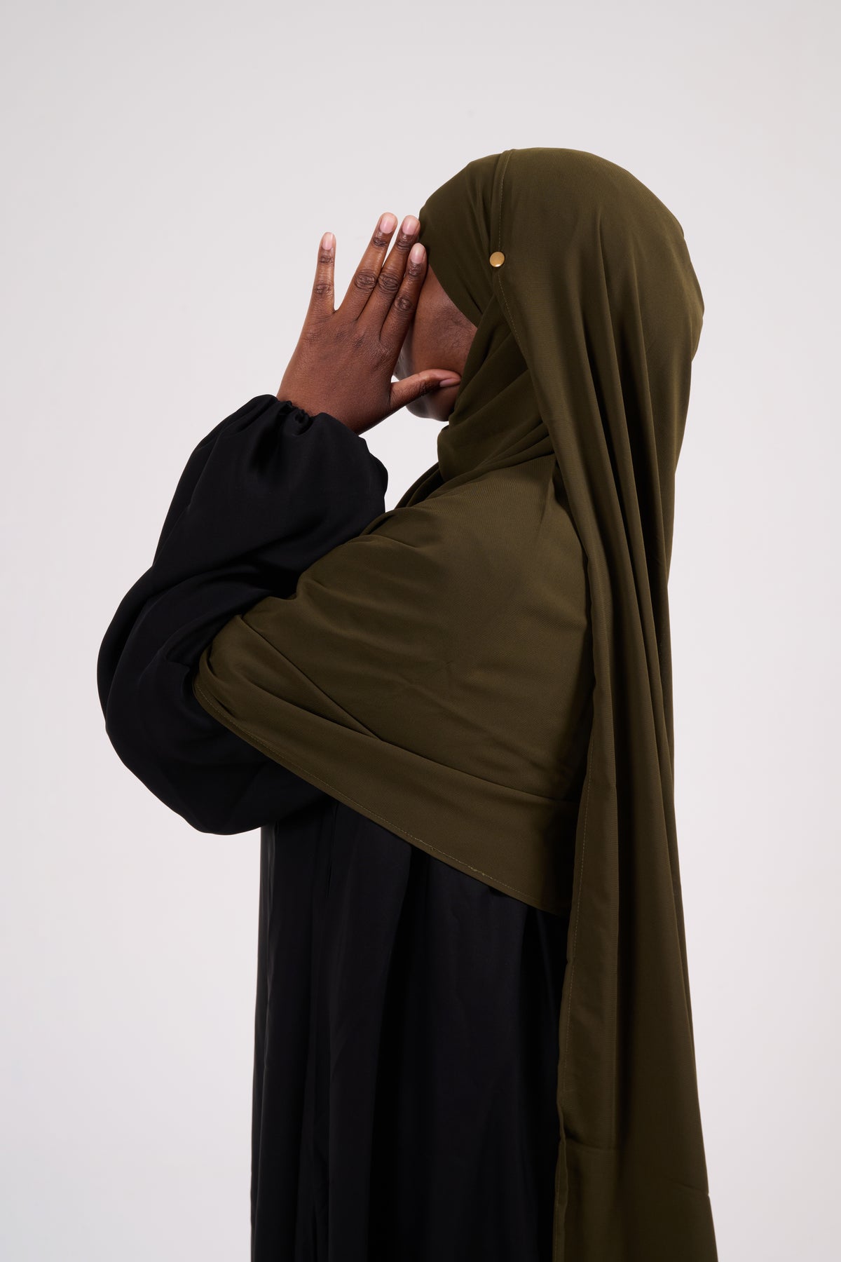 Hijab Hajar à clips mousseline saoudienne : le hijab que toutes nos clientes redemandent.