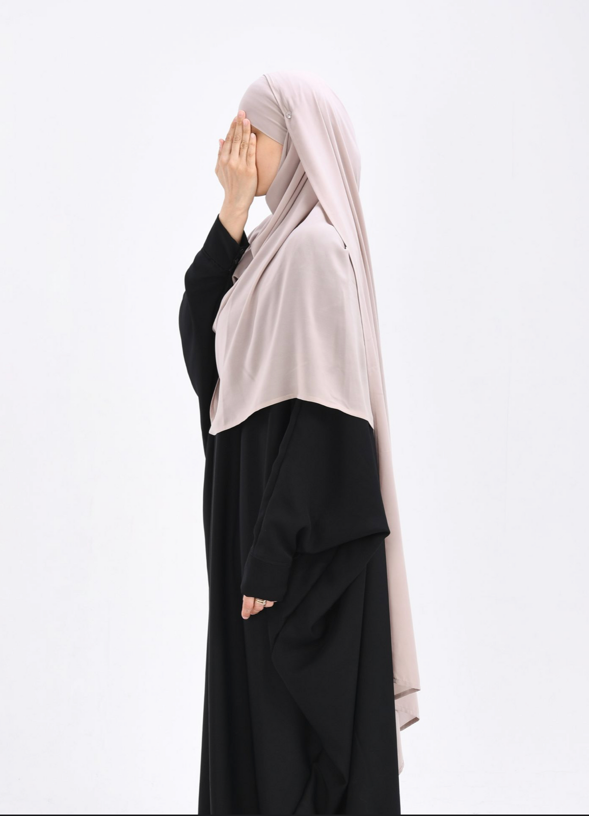 Hijab Hajar à clips mousseline saoudienne : le hijab que toutes nos clientes redemandent.
