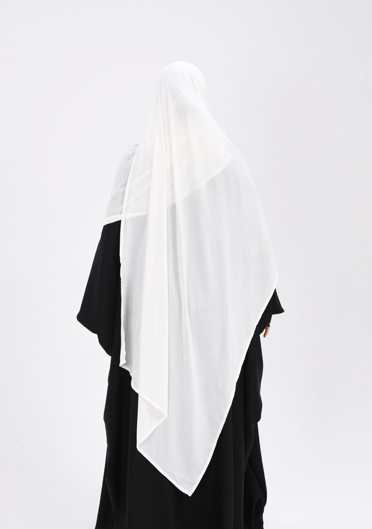 Hijab Hajar à clips mousseline saoudienne : le hijab que toutes nos clientes redemandent.