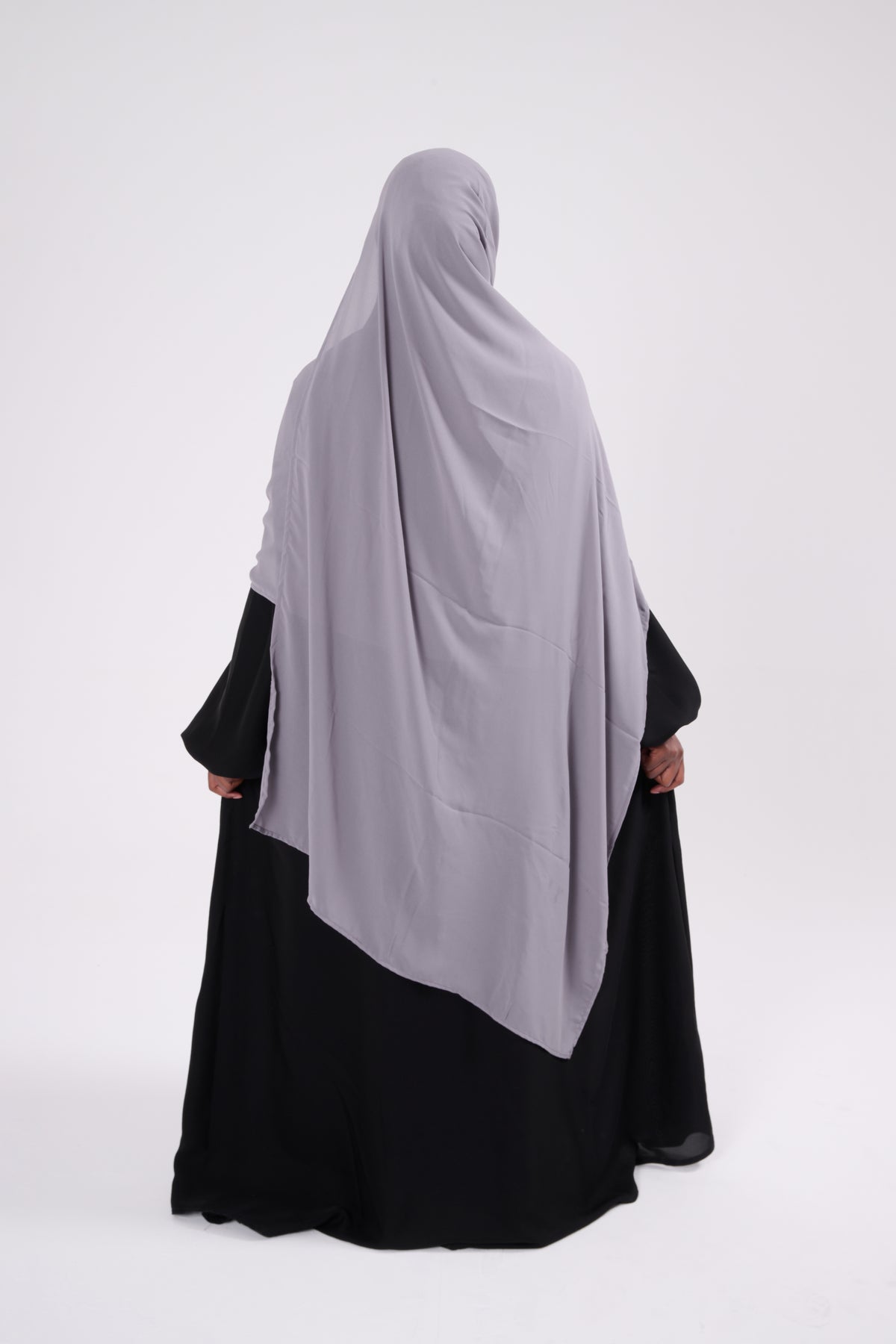 Hijab Hajar à clips mousseline saoudienne : le hijab que toutes nos clientes redemandent.