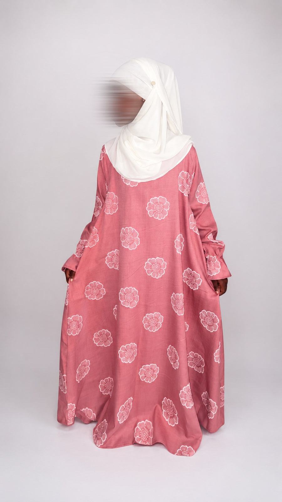 Abaya Soleil : élégance et douceur pour les petites filles.