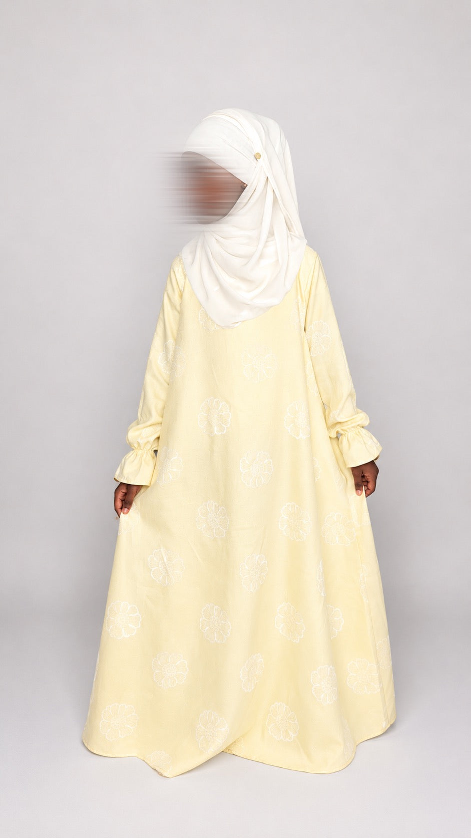 Abaya Soleil : élégance et douceur pour les petites filles.