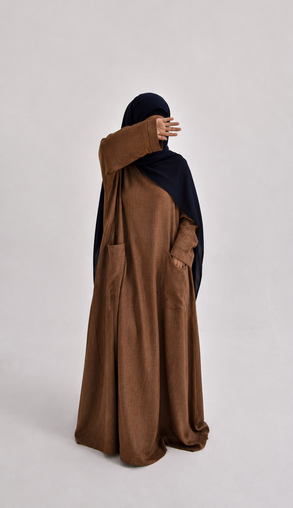 L'Abaya Tacko : en lin, légère que tu vas garder toute l'année.