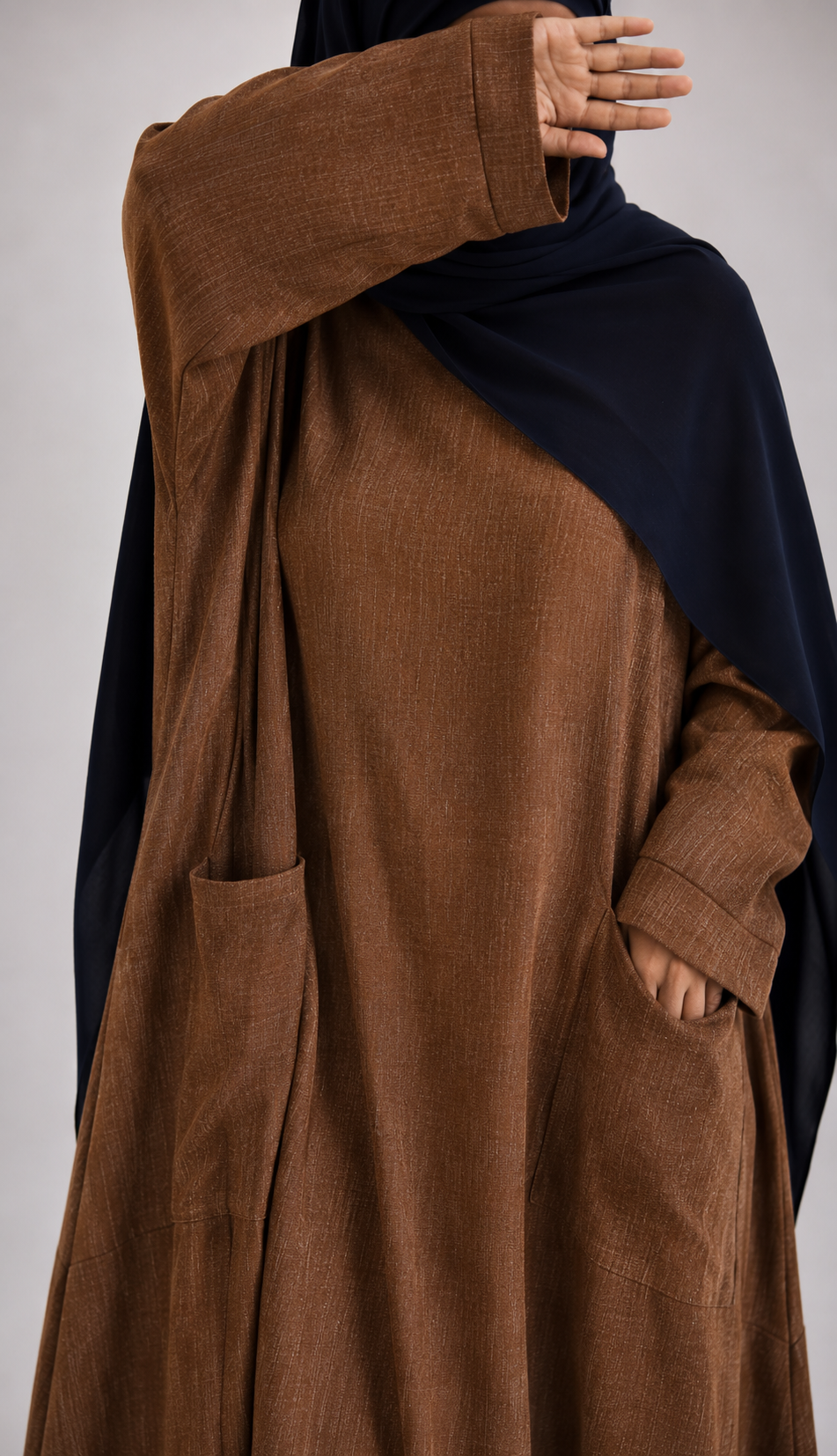 L'Abaya Tacko : en lin, légère que tu vas garder toute l'année.