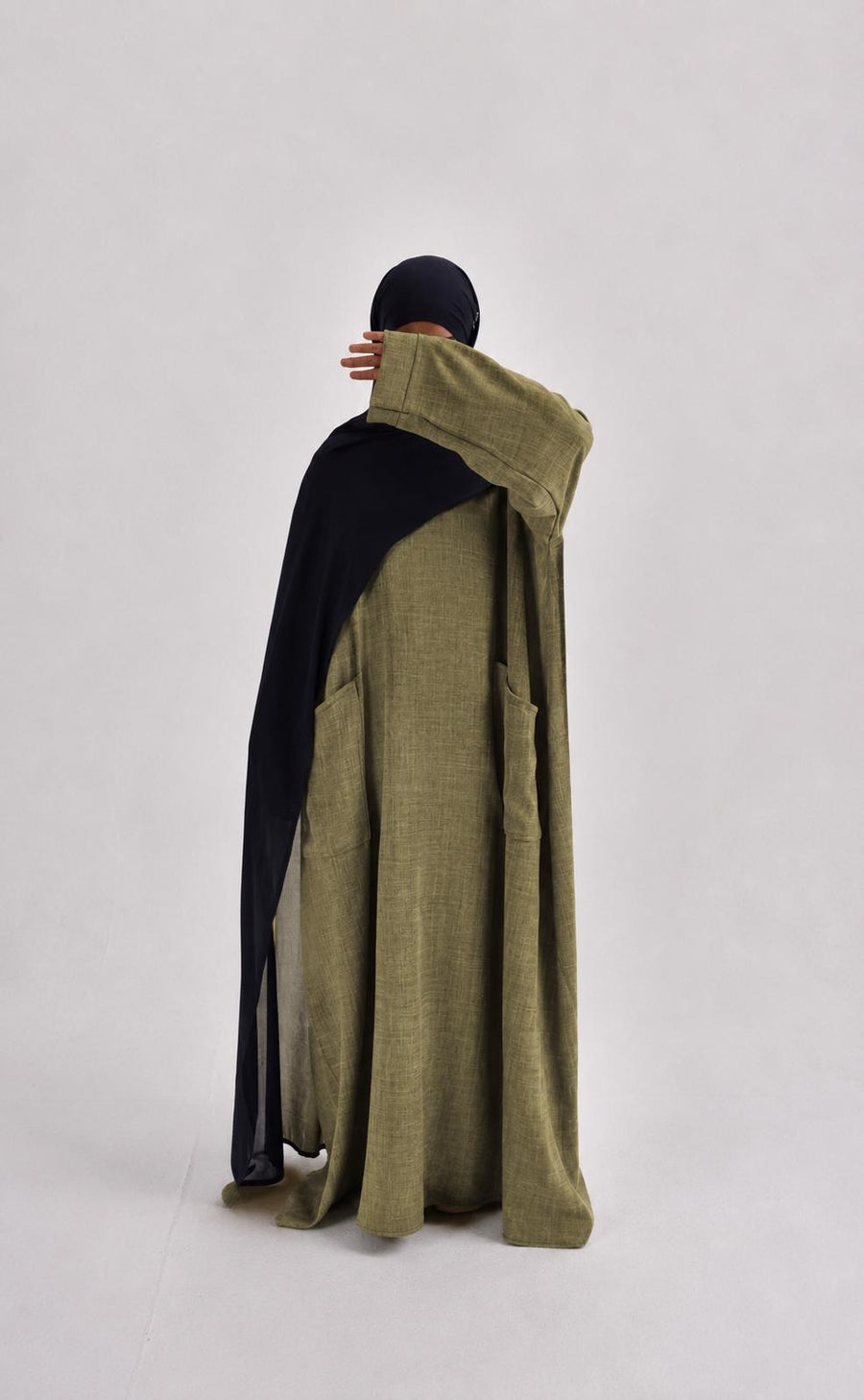 L'Abaya Tacko : en lin, légère que tu vas garder toute l'année.